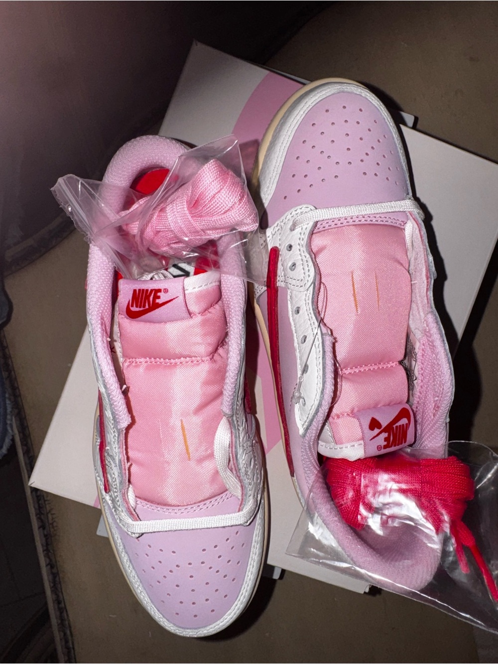 TRAVIS SCOTT 📣💕NIKE Kids Pink and Red Low-Top Sneakers - Picture 6 of 12